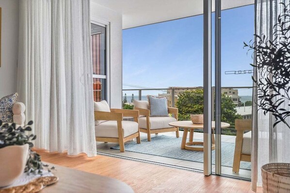 Living area - Serenity at Beachside Kings Beach (Kings Beach)