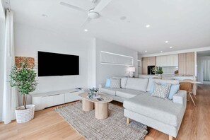 Living area - Serenity at Beachside Kings Beach (Kings Beach)