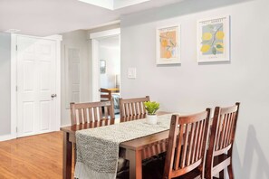 Dining - Spacious 2BR Home, Backyard Parking & UW (Seattle)