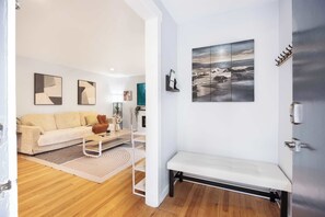 TV, peis og kontorer