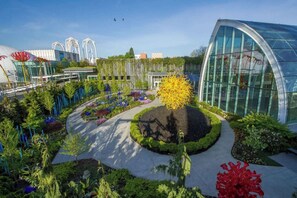 Property grounds - Brand New 2BR Queen Anne Condo, Designer's Taste (Seattle)