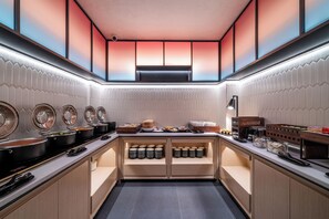 Free daily buffet breakfast  - CYBO Station SSAW Hotel, Chunxi Road, Tianfu Square, Chengdu (Chengdu)