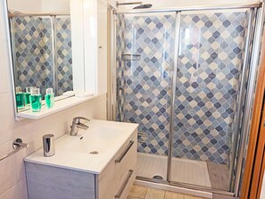 Shower, hair dryer - Casa Rosina - Three-Room Apartment in Pomonte (Marciana)