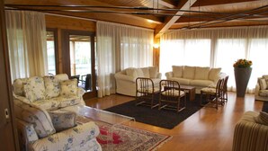 A spacious living room with two sofas, a coffee table, and a rug. - Beautiful villa near Lake Trasimeno (Castiglione del Lago)