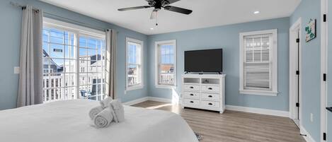 4 bedrooms, iron/ironing board, free WiFi, bed sheets