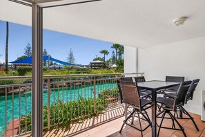 Outdoor dining - Poolside Escape at Alexandra Headland (Sunshine Coast)