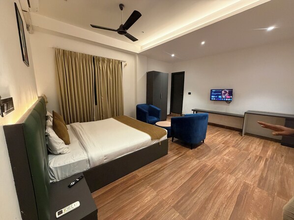 Deluxe Room, City View | Desk, laptop workspace, iron/ironing board, free WiFi - Hotel Kingdom Suites (Bengaluru)
