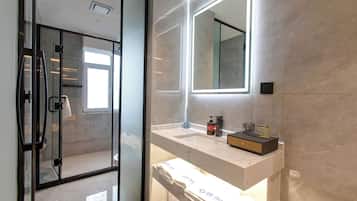 Comfort Twin Room, Multiple Beds, Pets Allowed, City View | Premium bedding, memory foam beds, desk, laptop workspace