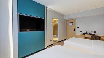 Tomannsrom – comfort, flere senger, kjæledyr tillatt, byutsikt | Skrivebord, skrivebord for bærbar PC og wi-fi (inkludert)