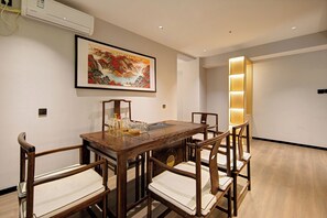 Comfort Suite, Multiple Beds, Housekeeping, City View | Premium bedding, memory foam beds, desk, laptop workspace - Zhesu Select Hotel (Taiyuan)