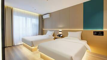 Tomannsrom – comfort, flere senger, kjæledyr tillatt, byutsikt | Skrivebord, skrivebord for bærbar PC og wi-fi (inkludert)