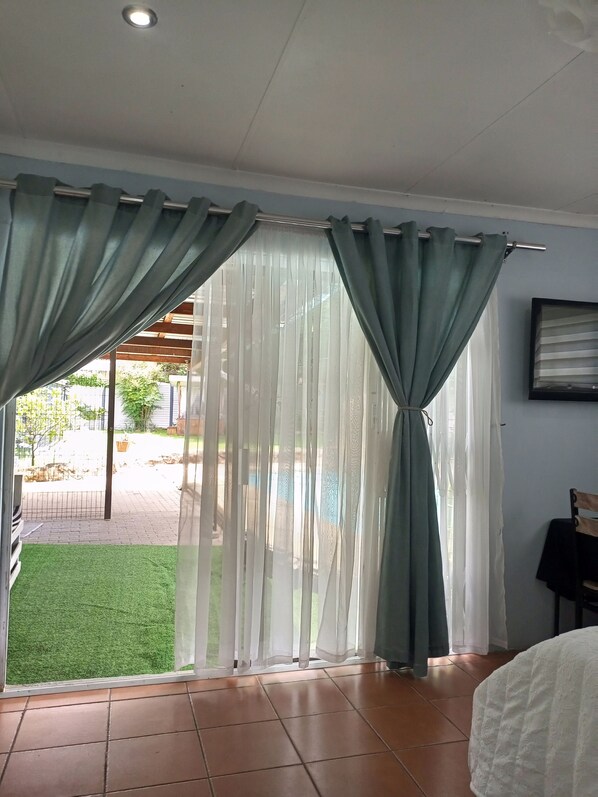 Iron/ironing board, WiFi, bed sheets