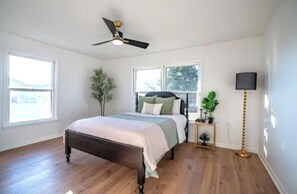 3 bedrooms, iron/ironing board, WiFi, bed sheets