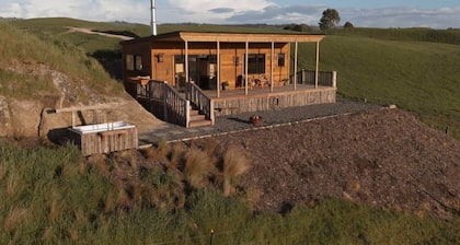 Sunsets, outdoor bath, mountain views, fire pit