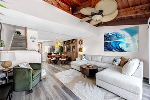 Smart TV - Windrush Waterfront Townhome Pool (Indian Rocks Beach)