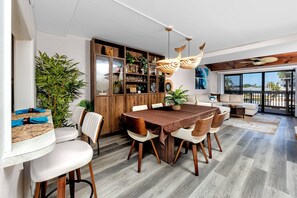 Dining - Windrush Waterfront Townhome Pool (Indian Rocks Beach)