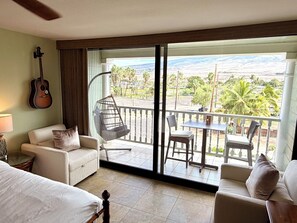 Smart TV, DVD player, books, stereo - Beachfront Studio Featuring Turtles, Monk Seals, Whales,  Surf & Mountain Views (Lahaina)