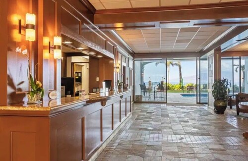 Guest Favorite: Beachfront Studio Turtles, Monk Seals, Surf & Mountain View