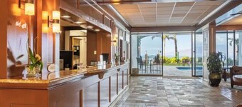 Beachfront Studio Favorite with Turtles, Monk Seals, Surf & Mountain View