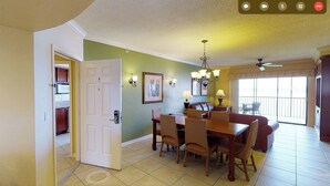 A dining area with a table and chairs, a chandelier, and a ceiling fan. - Spacious 3-bedroom condo with AC in beautiful Orlando (Orlando)