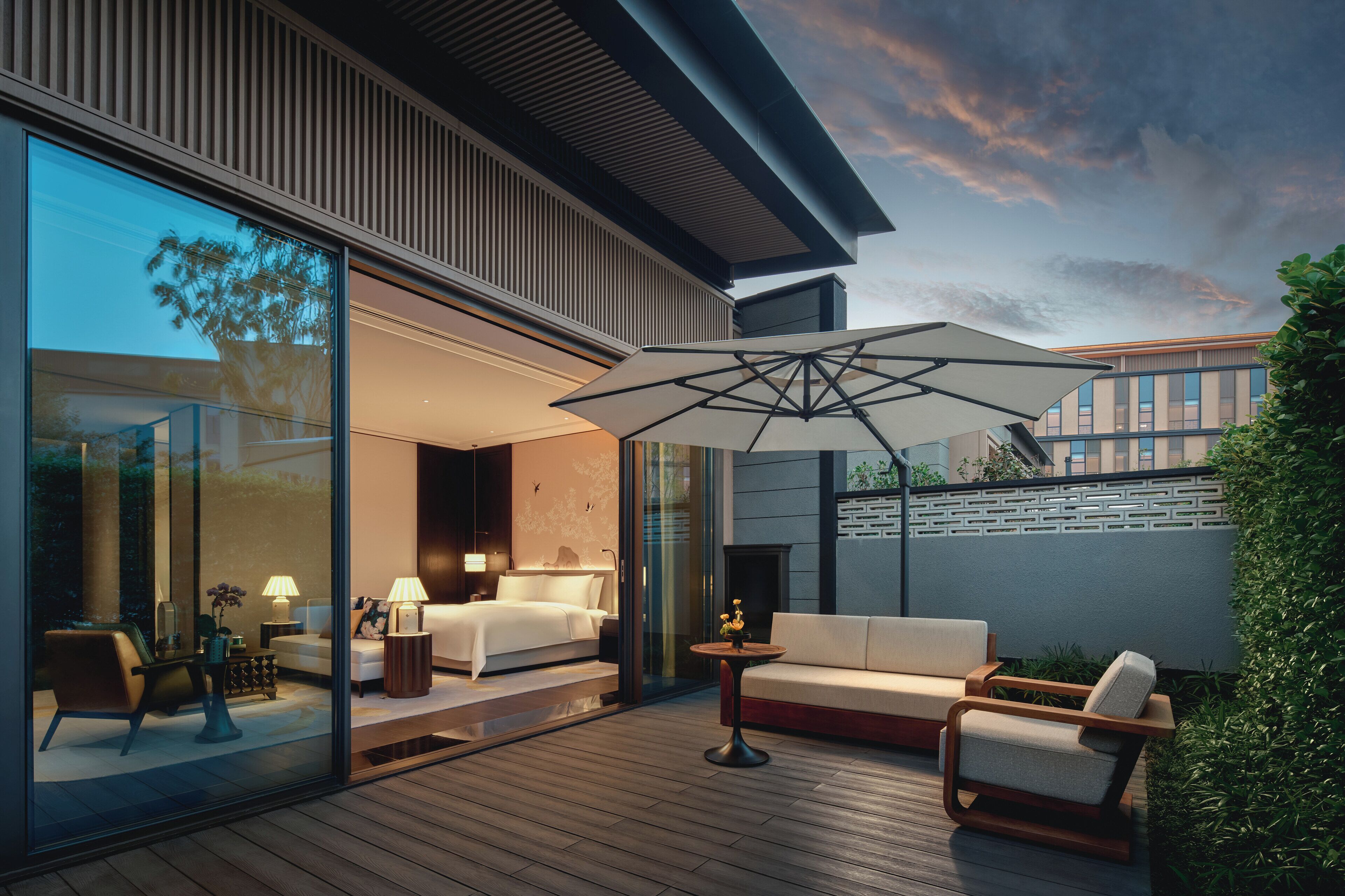 Maison en rangée Deluxe, 1 très grand lit, animaux de compagnie acceptés, vue sur la cour intérieure | Articles de minibar gratuits, coffre-fort, bureau