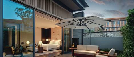 Maison en rangée Deluxe, 1 très grand lit, animaux de compagnie acceptés, vue sur la cour intérieure | Articles de minibar gratuits, coffre-fort, bureau