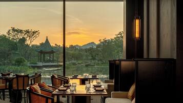 Daily buffet breakfast for a fee