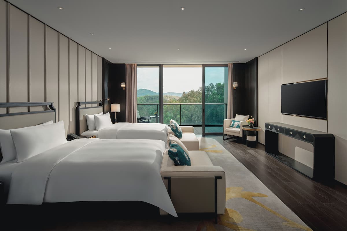 Premier Suite, Multiple Beds, Balcony, Mountain View | In-room safe, desk, laptop workspace, blackout drapes