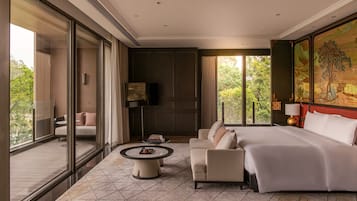 Casa presidencial, diversos dormitoris, piscina privada, al costat d'un vessant | Minibar gratuït, caixa forta a l'habitació i escriptori