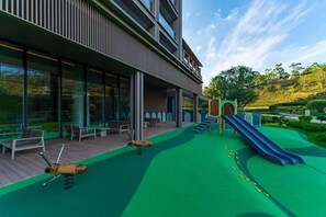 Tempat bermain anak - outdoor