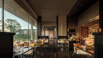 Daily buffet breakfast for a fee