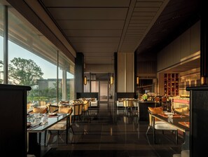 Daily buffet breakfast for a fee