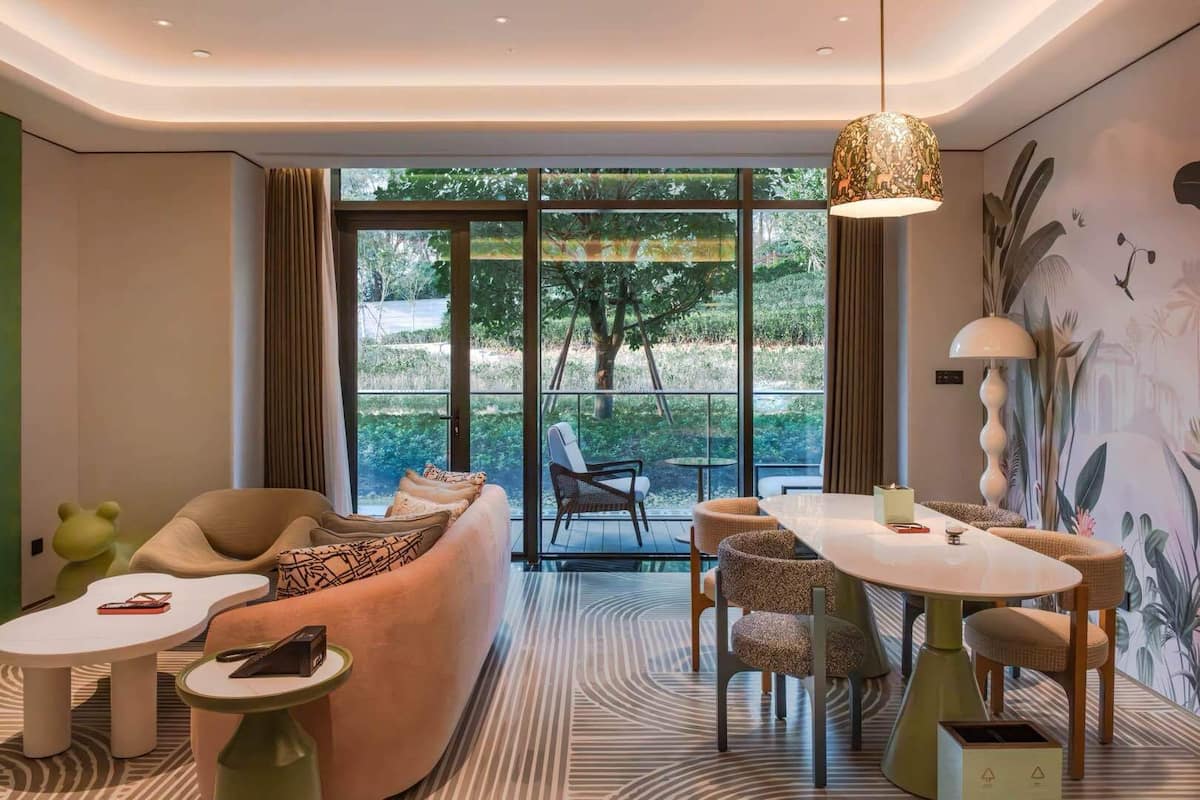 Family Suite, 1 Bedroom, Balcony, Mountain View | In-room safe, desk, laptop workspace, blackout drapes