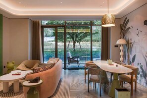 Family Suite, 1 Bedroom, Balcony, Mountain View | In-room safe, desk, laptop workspace, blackout drapes - MGM Reserve Zhuhai (Zhuhai)