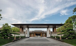 Pintu masuk properti