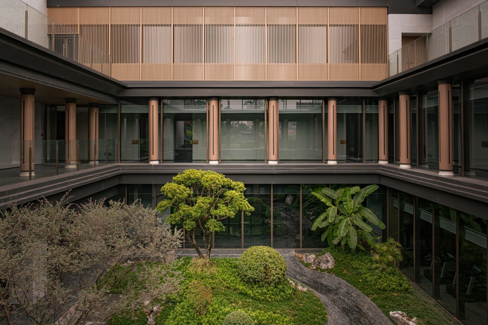 免費迷你吧、客房內保險箱、書桌、筆電工作空間