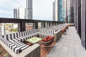 Property grounds - Iconic Queensbridge New Designer Suite with Heated Pool, Gym, Sauna, and Steam (Melbourne)