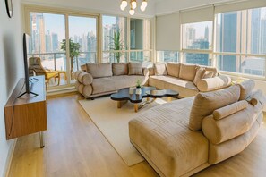 TV - Luxury Marina View 2BR | Stay For 6 (Dubai)