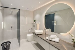 Shower, jetted bath, bidet, soap - Luxury Marina View 2BR | Stay For 6 (Dubai)