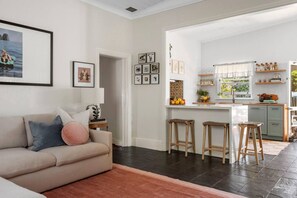 TV - Margaret`s Place - A Luxury Retreat in South Freo (South Fremantle)