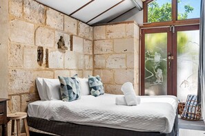 3 bedrooms, iron/ironing board, WiFi, bed sheets - Hidden Zen - A South Freo Retreat (South Fremantle)