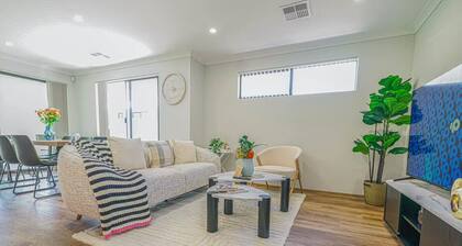 StayAU 4BRM Family Beach Retreat in Secret Harbour