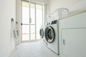 Interior - StayAU Pet-friendly Family`s Perfect Beach Getaway (Secret Harbour)