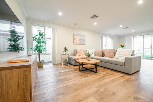 StayAU Pet-friendly Family`s Perfect Beach Getaway