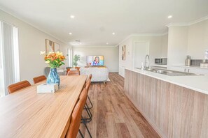 Interior - StayAU 5 Beds Pet-friendly Haven Escape in WA (Secret Harbour)