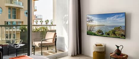 Appartement, vue partielle sur la mer | Intérieur
