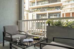 Apartment, eingeschränkter Meerblick | Balkon