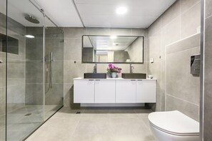 Appartement, vue partielle sur la mer | Salle de bain