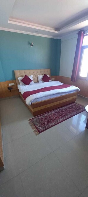 Suite familiar | Escritorio, espacio para trabajar con laptop y wifi gratis 