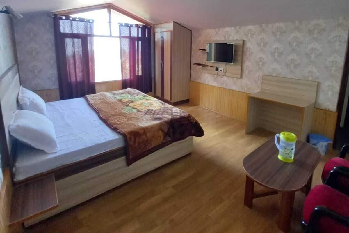 مكتب ومساحة عمل للكمبيوتر المحمول وواي فاي مجانًا